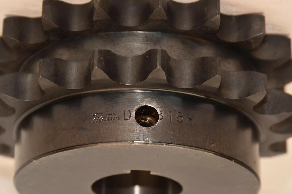 (NEW) MARTIN D80B18H 18 Teeth 1-3/4" Bore Double Row Sprocket