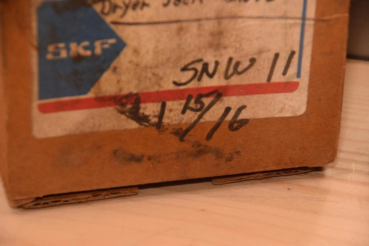 SKF SNW 11 1-15/16 ADAPTER SLEEVE NEW