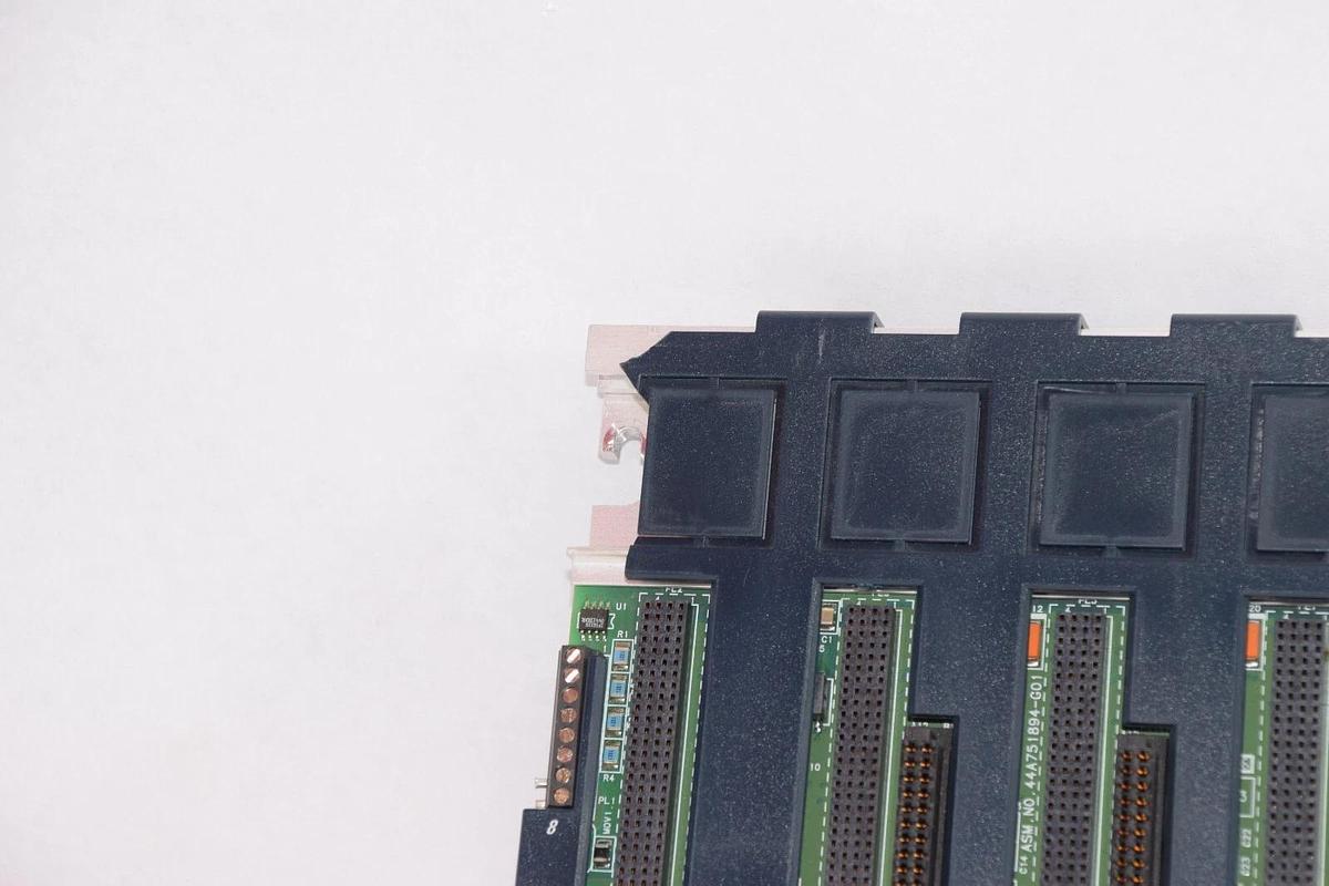 Used GE FANUC IC695CHS012-BA RX3i 12-Slot Backplane *Casing Cracked/Chipped*