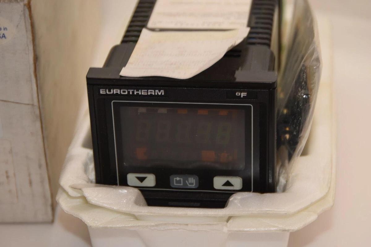 (NEW) EUROTHERM 818P4/TC/RVPR/ 176558 100-240Vac 48-62Hz 8.5W Temp. Controller
