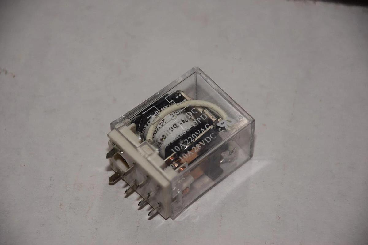 MASTER ELECTRONICS HL2 P DC24C HL2PDC24V 10A/220VAC 10A/28VDC RELAY NEW