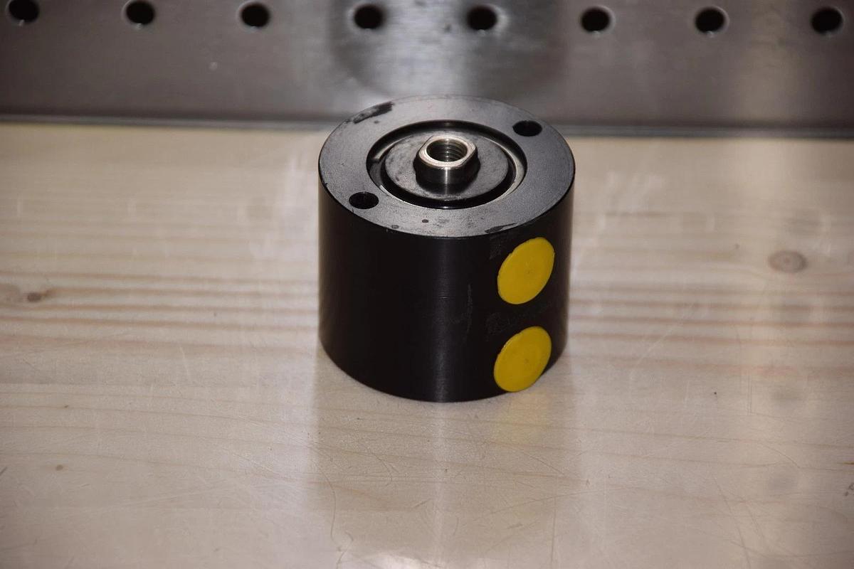 CUSTOM CYLINDERS INC MT11212DAR 31001198 AIR CYLINDER  NEW