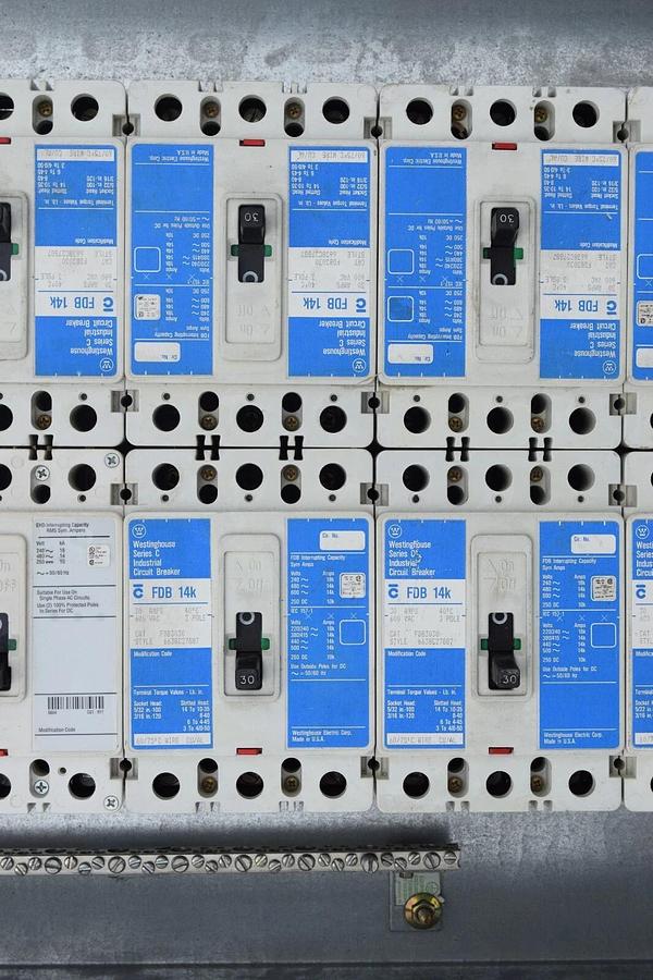 Used Cutler-Hammer 400A Panelboard Pow-R-Line PRL3a 277/480v 400Amp 3ph 4w LOADED