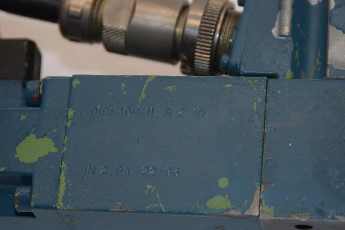 Used REXROTH Mannesmann 4WRS 6E16-21/24Z8/M 019640M-11 Directional Valve