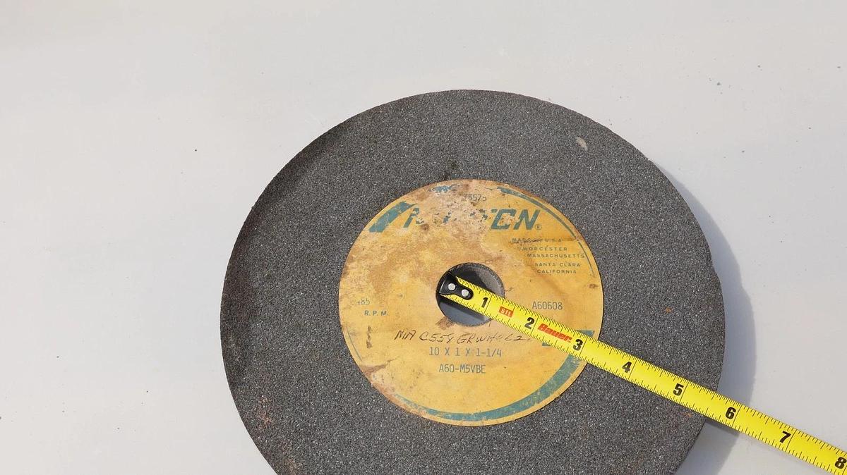 (NEW) NORTON 133575 , A60-M5VBE 10" OD x 1" Wide 1-1/4" ID Grinding Wheel
