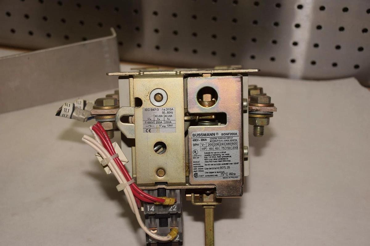 Used BUSSMANN BDNF200A 600V 200A 3PH GENERAL PURPOSE SWITCH