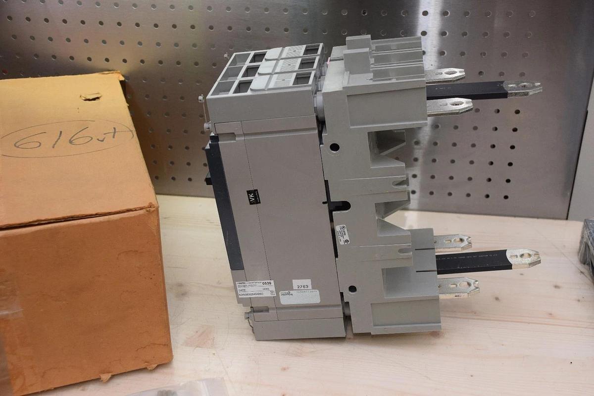 MERLIN GERIN Compact NJHN36000S40ABSO 400A Breaker 400 AMP 3 Pole NSJ400 A (New)