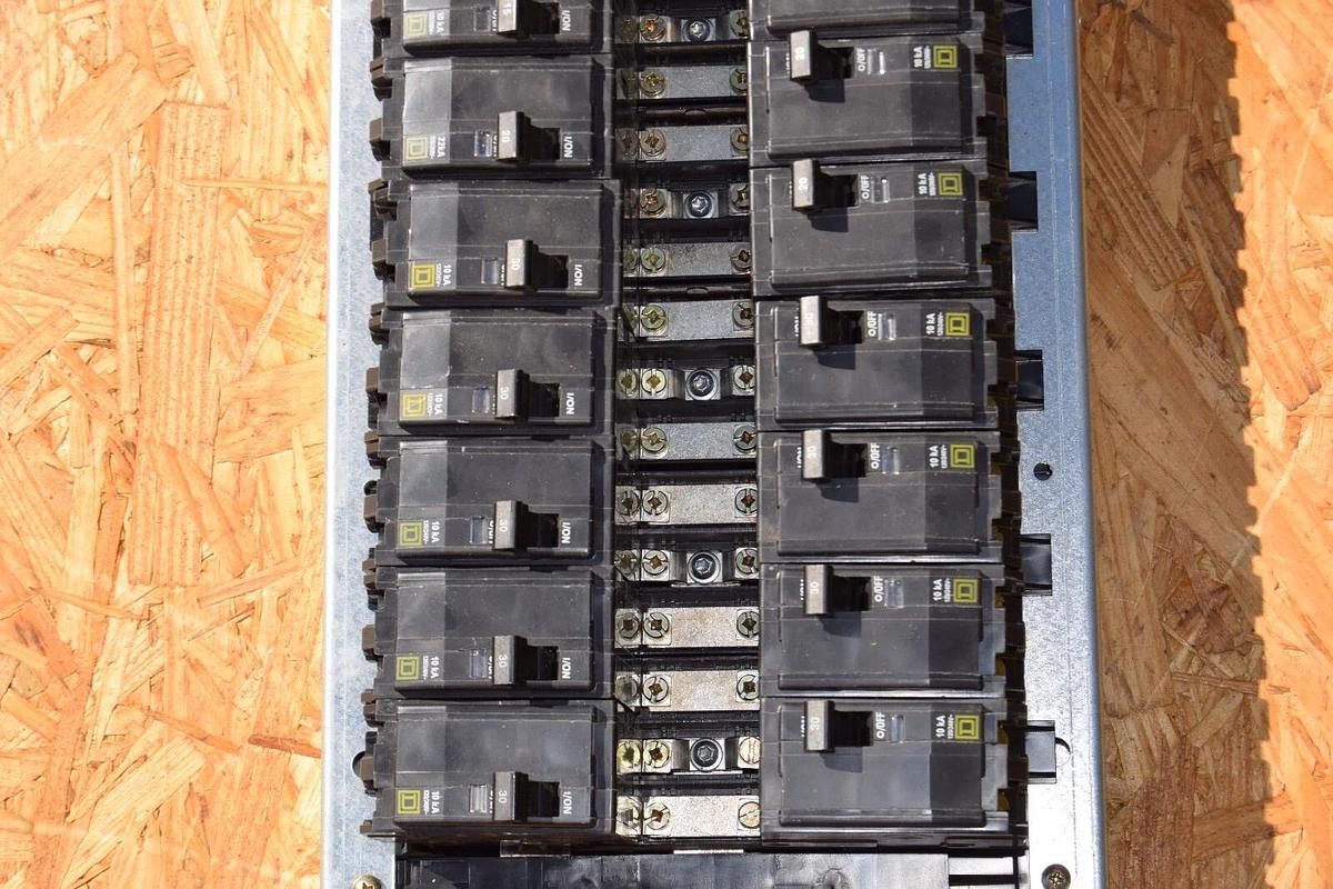 Used Square D 42 Circ 225A Main Lug Panelboard Interior NQOM442L225GSA 3ph 15a 20a 30