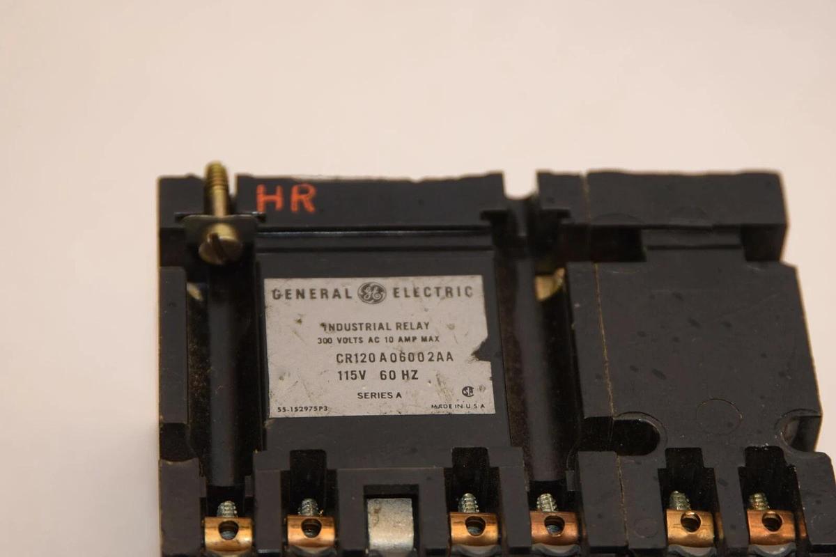 Used GENERAL ELECTRIC CR120A06002AA 115V 60Hz 300V 10A Series A Industrial Relay