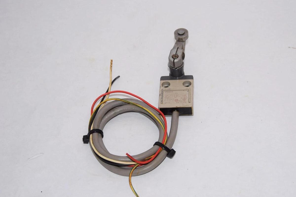 Used OMRON D4C-1224 2A / 250V 2A / 30V Limit Switch