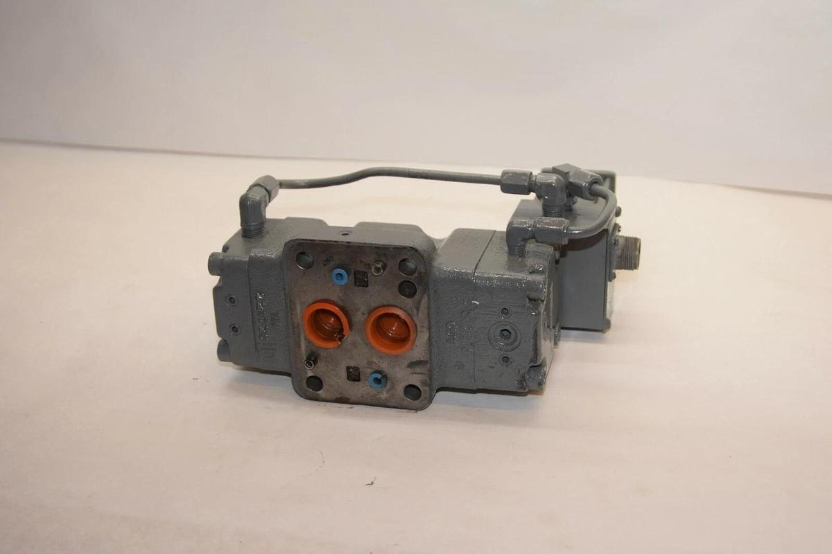 Used Racine FE1-EAAH-S06S-04 3000PSI Pressure Electrical servo Valve FE1 EAAH S06S 04