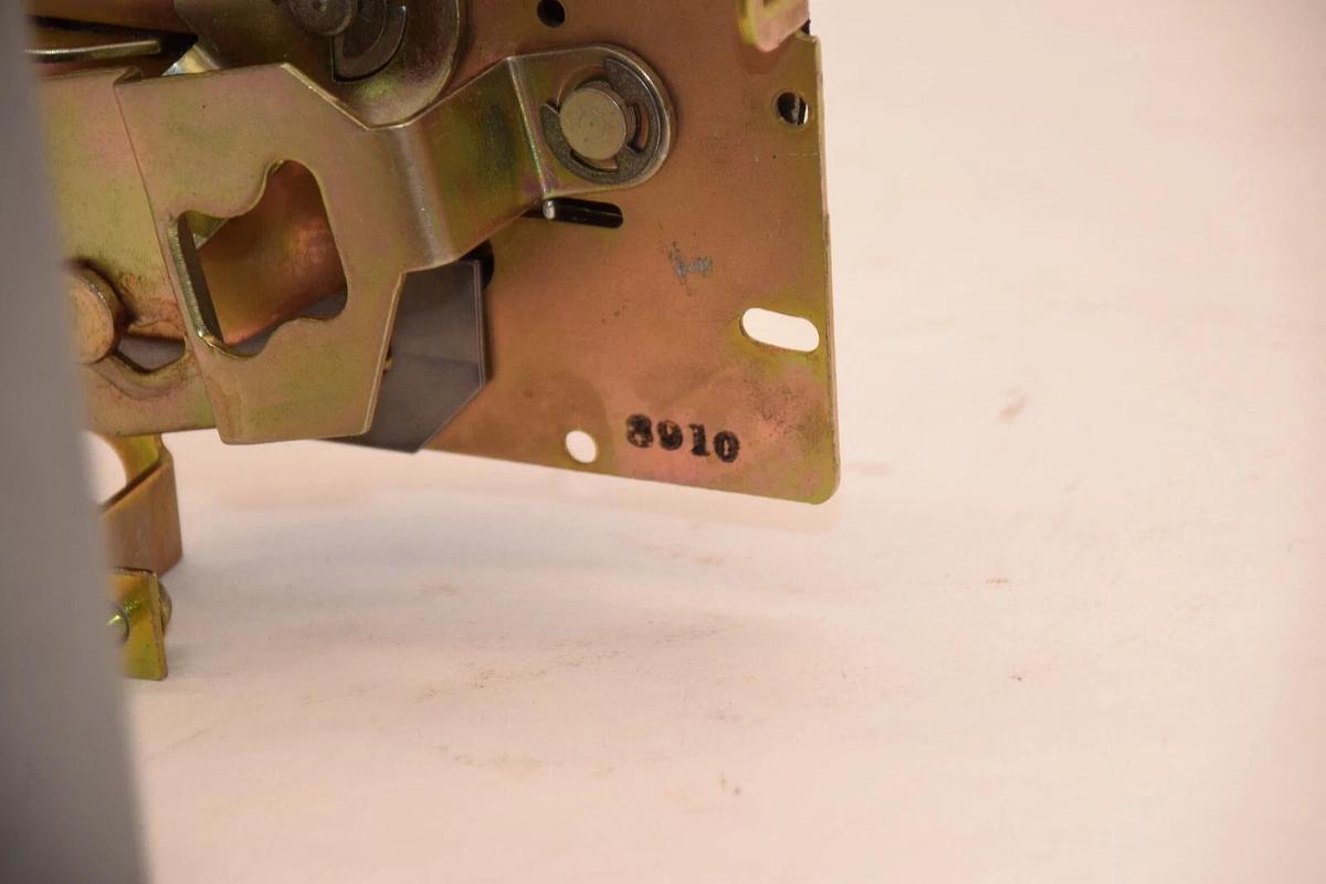 Used ITE 8910 Rotary On/Off Handle Switch for EF3 Style Circuit Breaker