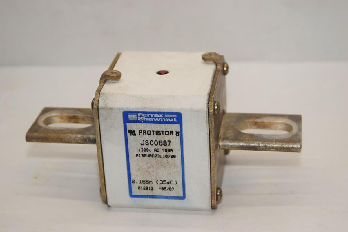 Used FERRAZ SHAWMUT J300687 A130URD73LI0700 1300Vac 700A Amp A Protistor Fuse Link