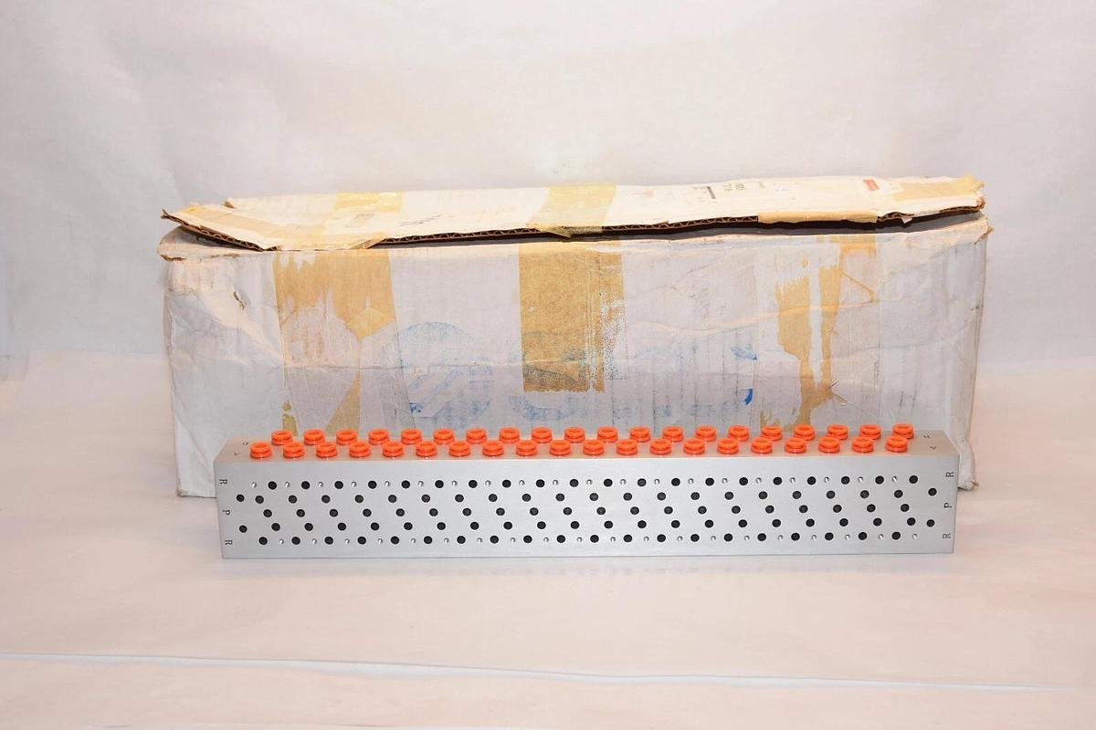 (NEW) SMC SS3YJ7-42-20-01 , SYJ700 Series Manifold Base Mount