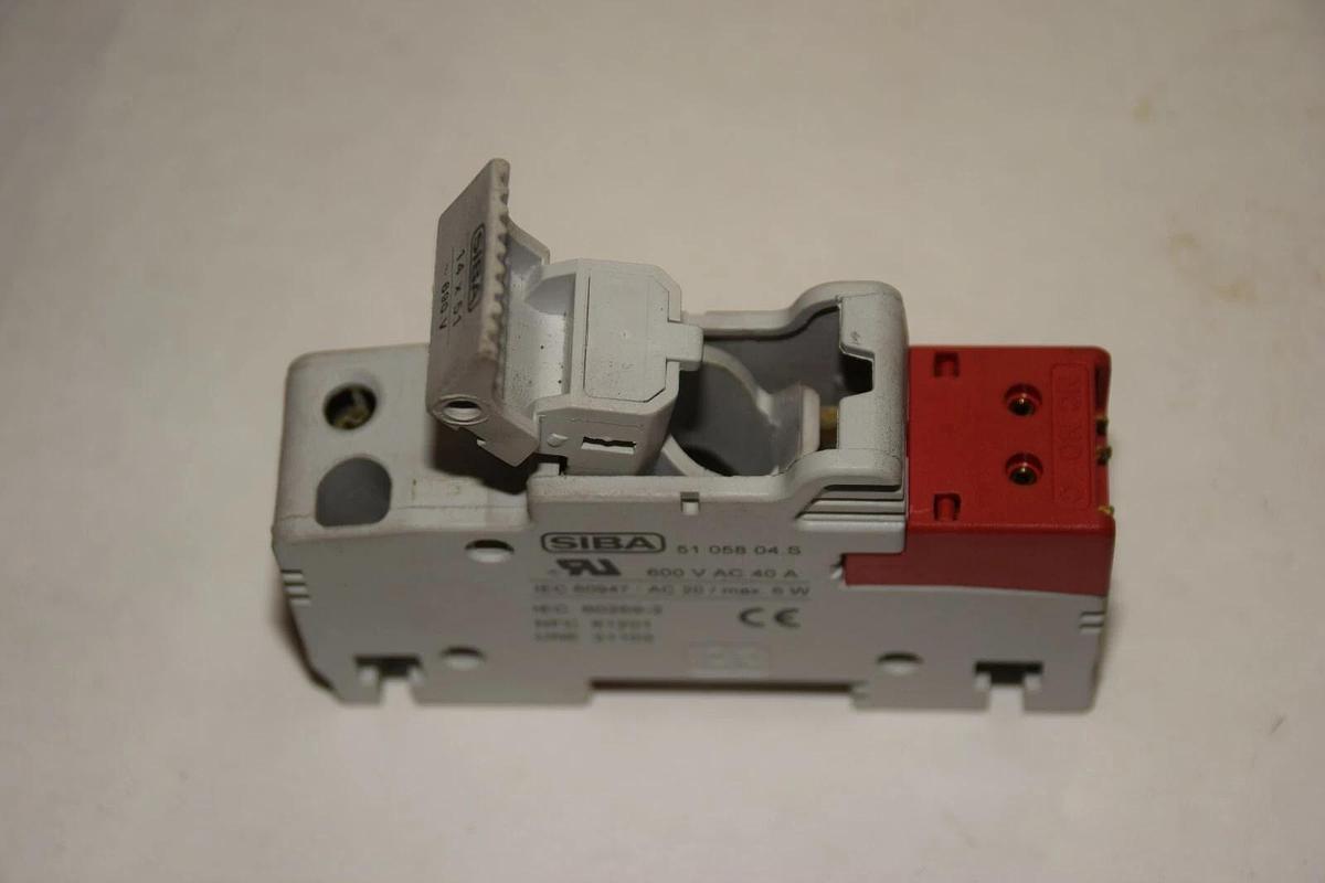 Used SIBA 14x51 51 058 04.S 5105804.S 600V AC 40A FUSE HOLDER