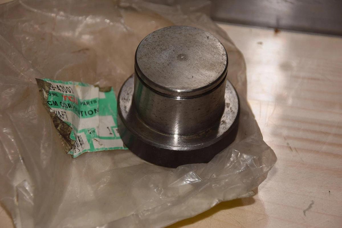 TCM PARTS 27419-43001 2741943001 SHAFT ROLLER NEW