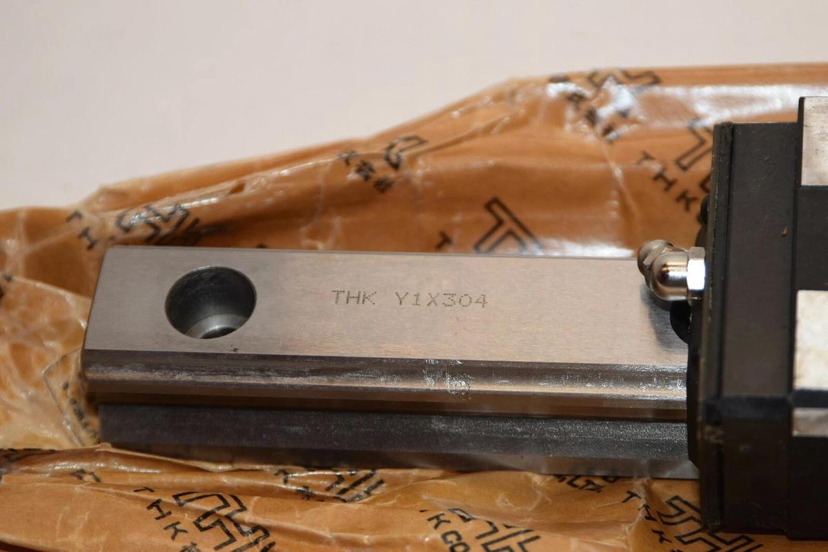 (NEW) THK HSR30R2ZZ+360L-II 360mm Length 30mm Bar Width Linear Guide