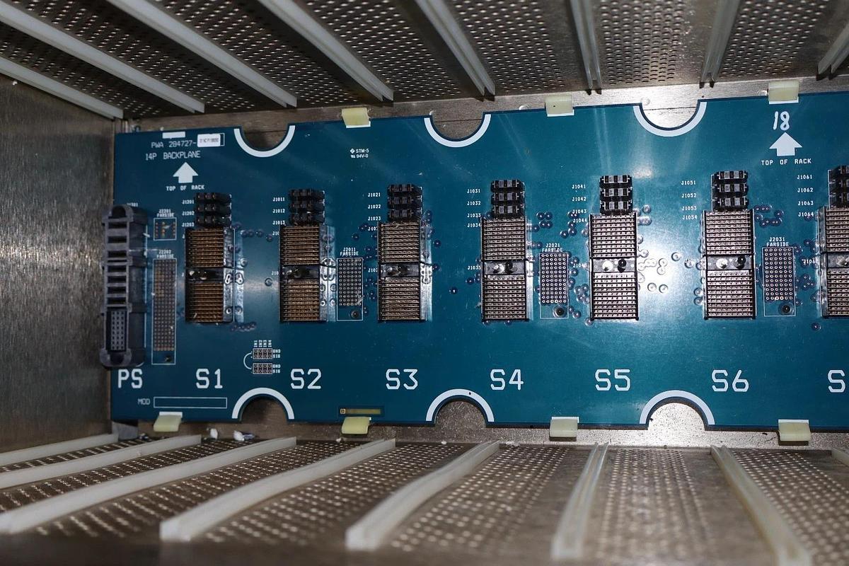 Used Bently Nevada 3300/05 , 3300 Series 13-Slot Chassis