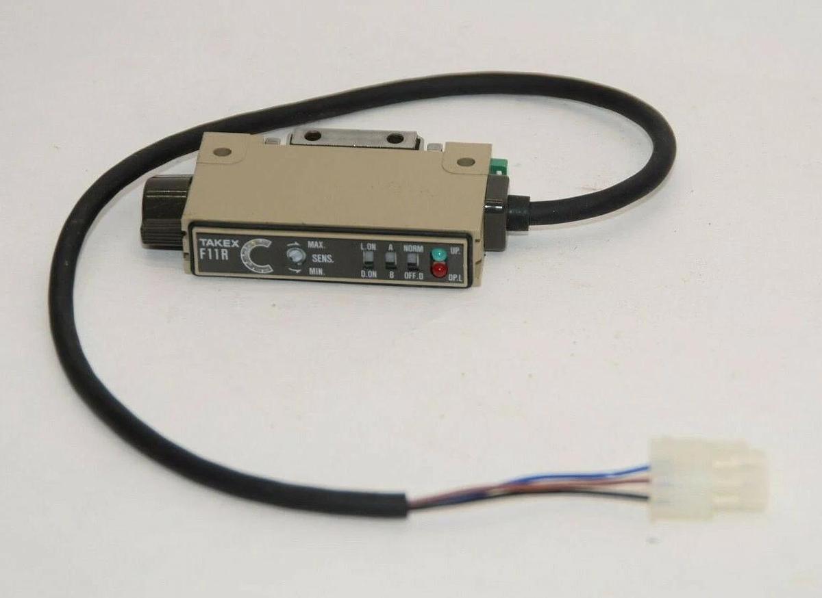 Used TAKEX F11R 12-24Vdc Fiber Optic Sensor Amplifier