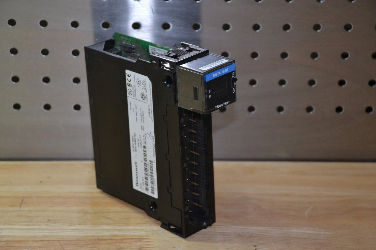 Used HONEYWELL TC-IDA161 A  AC INPUT 120VAC PLC  97066477