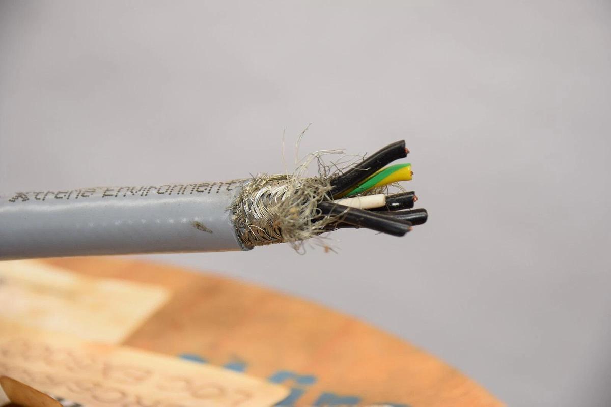 (NEW) ALPHA WIRE 65605CY Xtra-Guard Flex 100' Reel