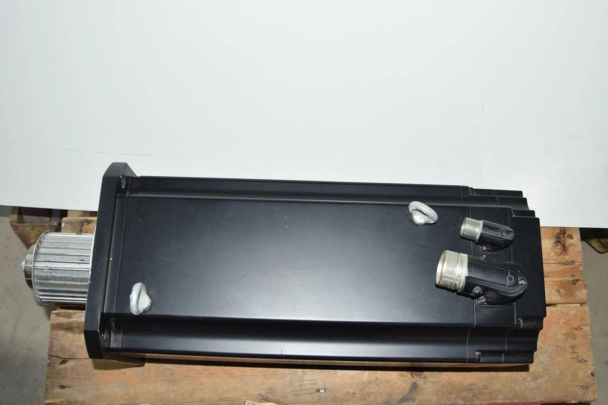 Used B&R Automation 8LSA86.E0020D100-0 Brushless Servo Motor 400V 85Nm