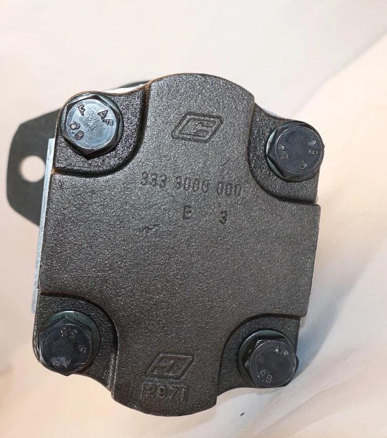 Parker Hydraulics Pump 3339111215 (NOS)