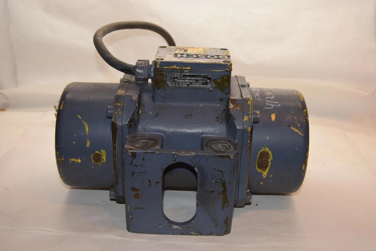 Used Bosch 0 618 120 013 Electric Vibrator Shaker  220 460 VAC 3ph 1000W  0618120013
