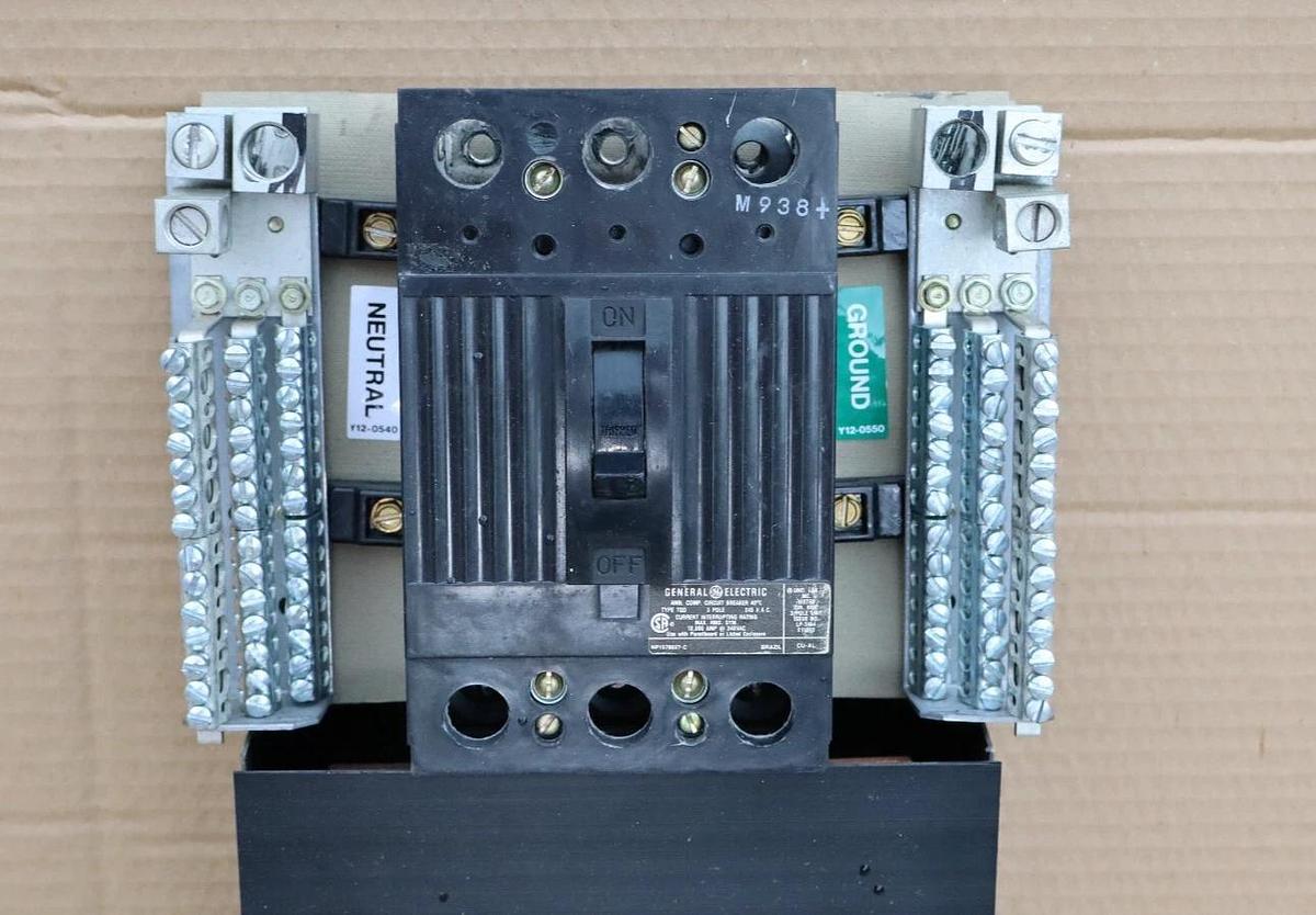 Used General Electric 225A GE A Series Panelboard Interior AQL3422AT 208y/120 3ph 4w