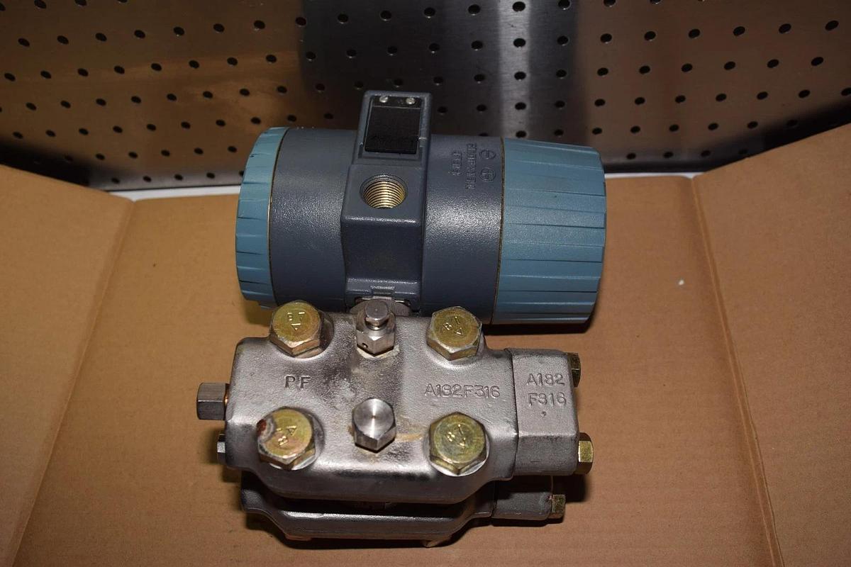 FOXBORO 823DP-I3S1NM2-AM 12.5-65VDC 3000psi ELECTRONIC TRANSMITTER NEW