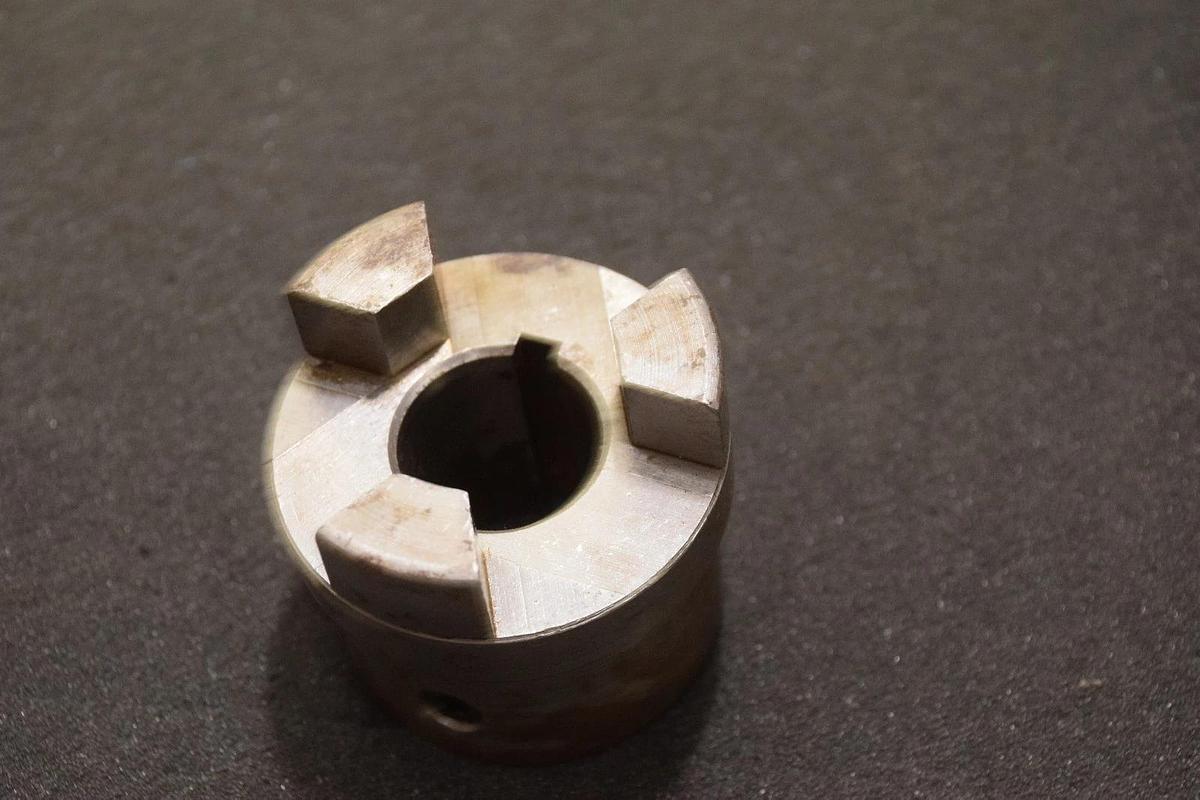 Boston Gear Jaw Coupling Hub Model FC25-1 1/8  1-1/8"