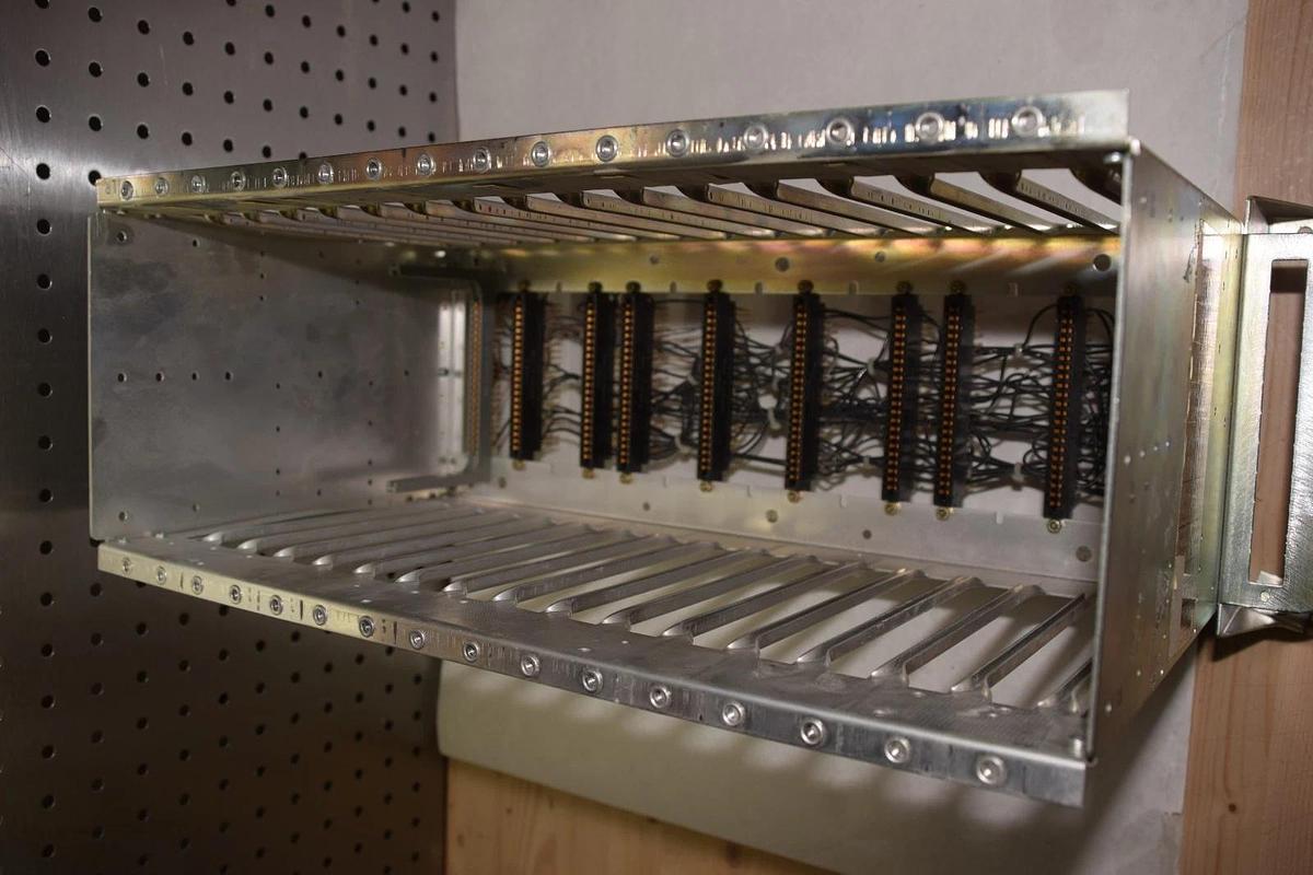 Used RELIANCE ELECTRIC / ASEA BROWN BOVERI 103615-28RE 84587-R 10 SLOT CHASSIS