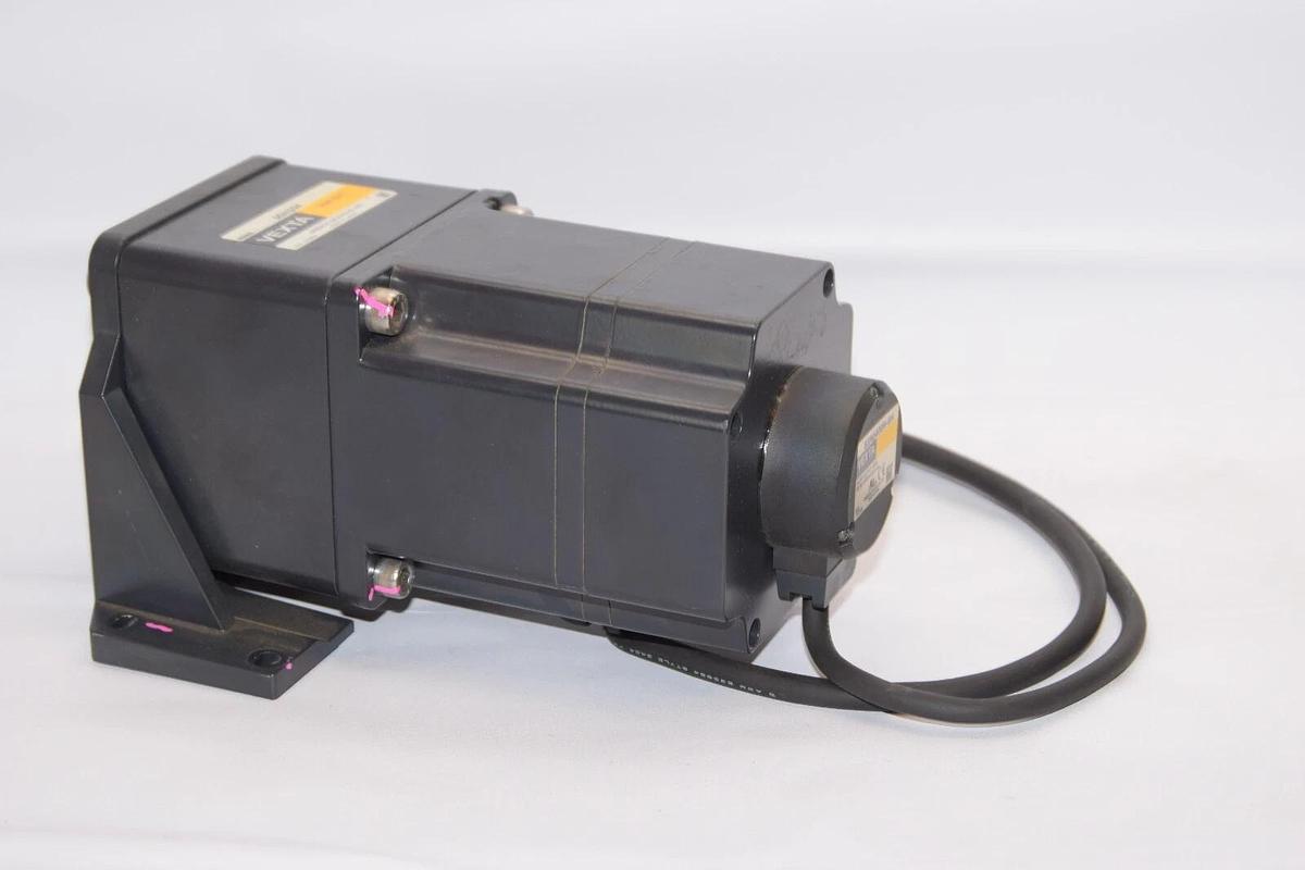 Used ORIENTAL MOTOR BXM6400M-GH 400W 3000r/min Vexta DC Motor 6GH50K Gear Head