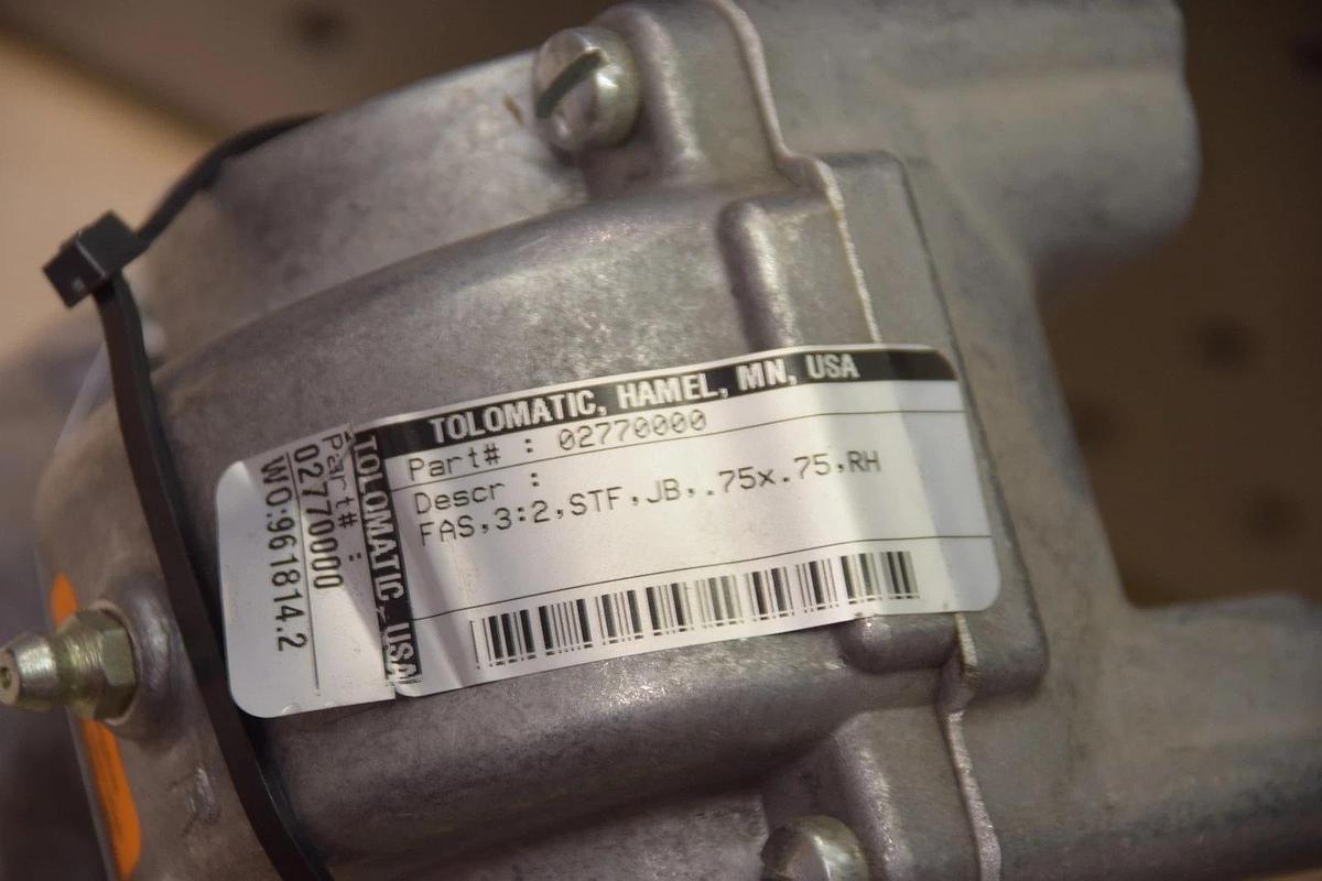 TOLOMATIC 02770000 0277-0000 FLOAT-A-SHAFT RH GEAR BOX (NEW)