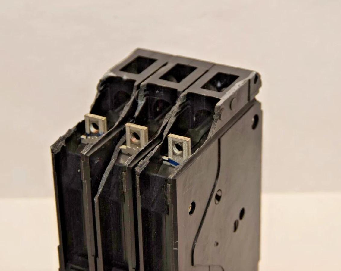 Used SIEMENS ITE E23B080 80A 80 Amp 80 A 240Vac 3P Type E2-A Circuit Breaker *Chip*