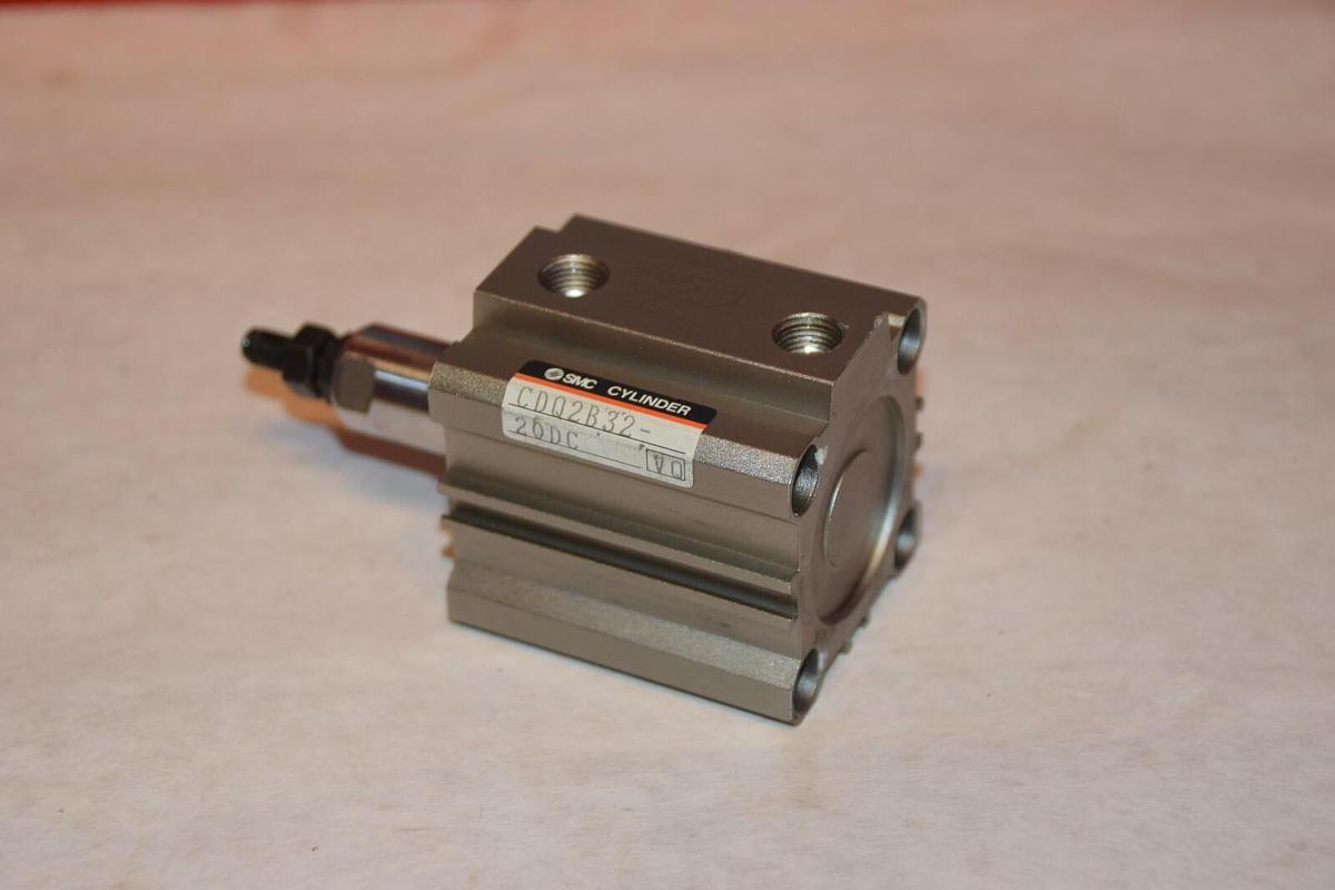 Used SMC CDQ2B32-20DC PNEUMATIC CYLINDER