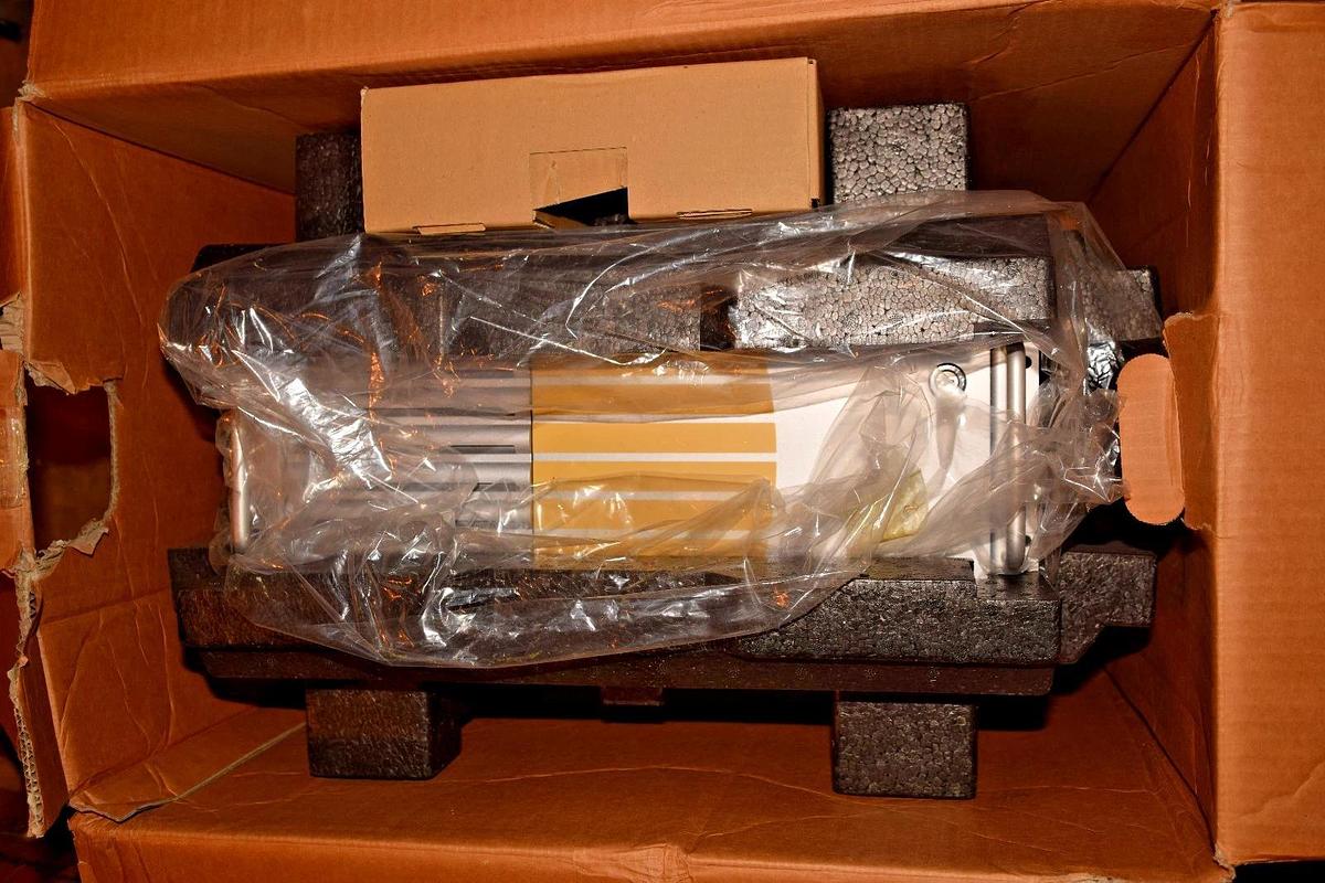 Siemens Simatic Rack PC IL40 6AG4010-0CA00-0CA0 100-127v/200-240v 6a/3.5a NEW