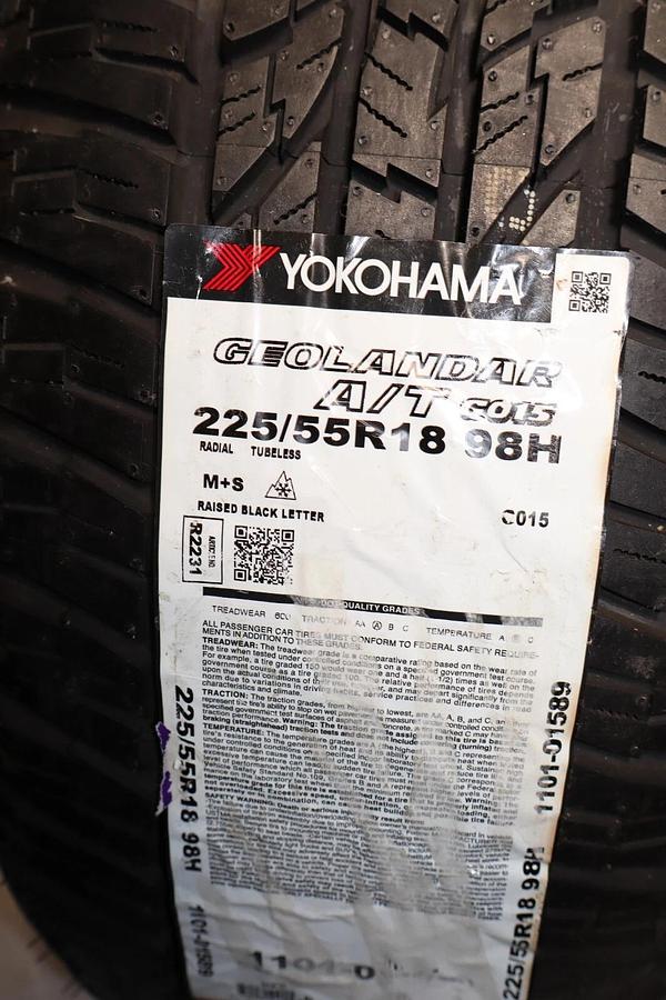 Used (NEW) YOKOHAMA GEOLANDAR A/T G015 225/55R18 98H Tire