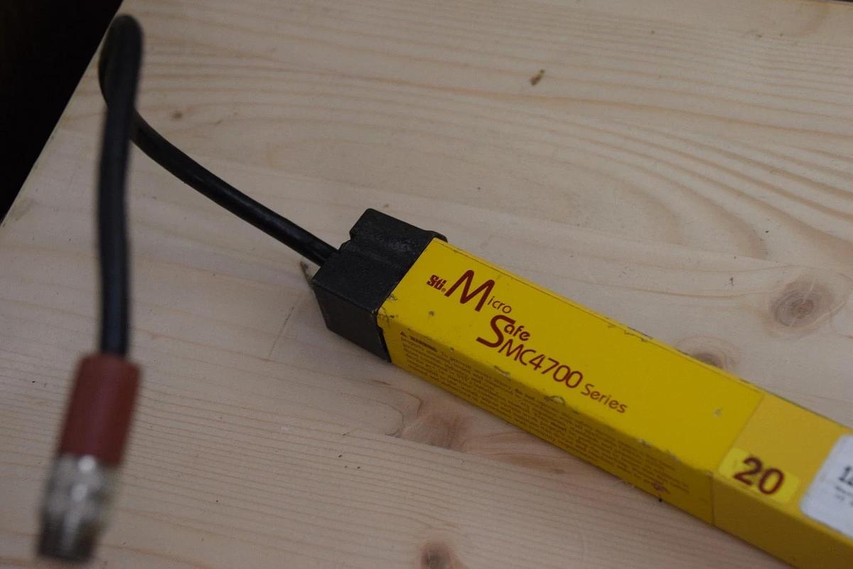 Used STI MICRO 70118-1041 MC47-20-1125-R, MC4700 RECEIVER SAFETY LIGHT CURTAIN