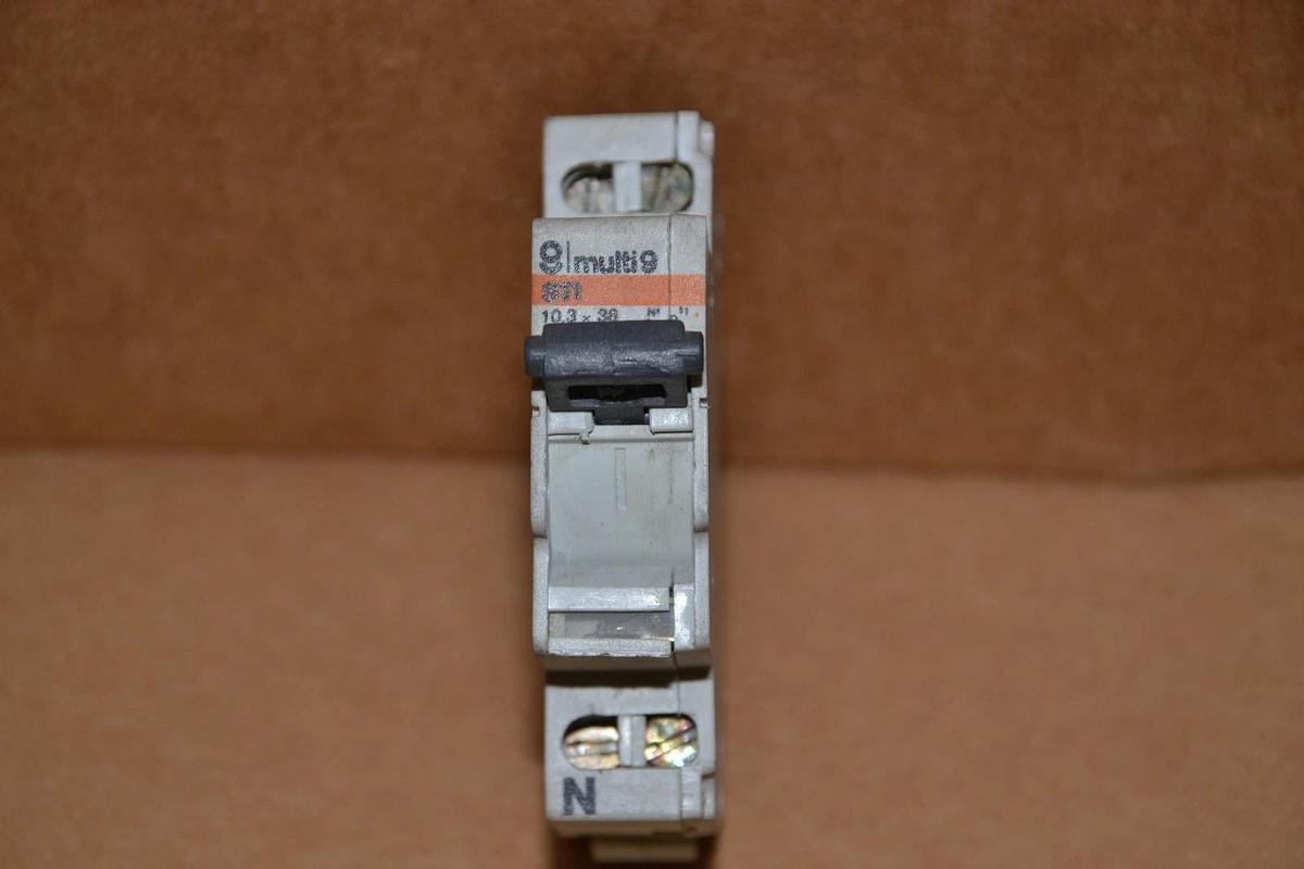Used MERLIN GERIN MULTI 9 STI 10.3x38 15648 500V 1 POLE CIRCUIT BREAKER