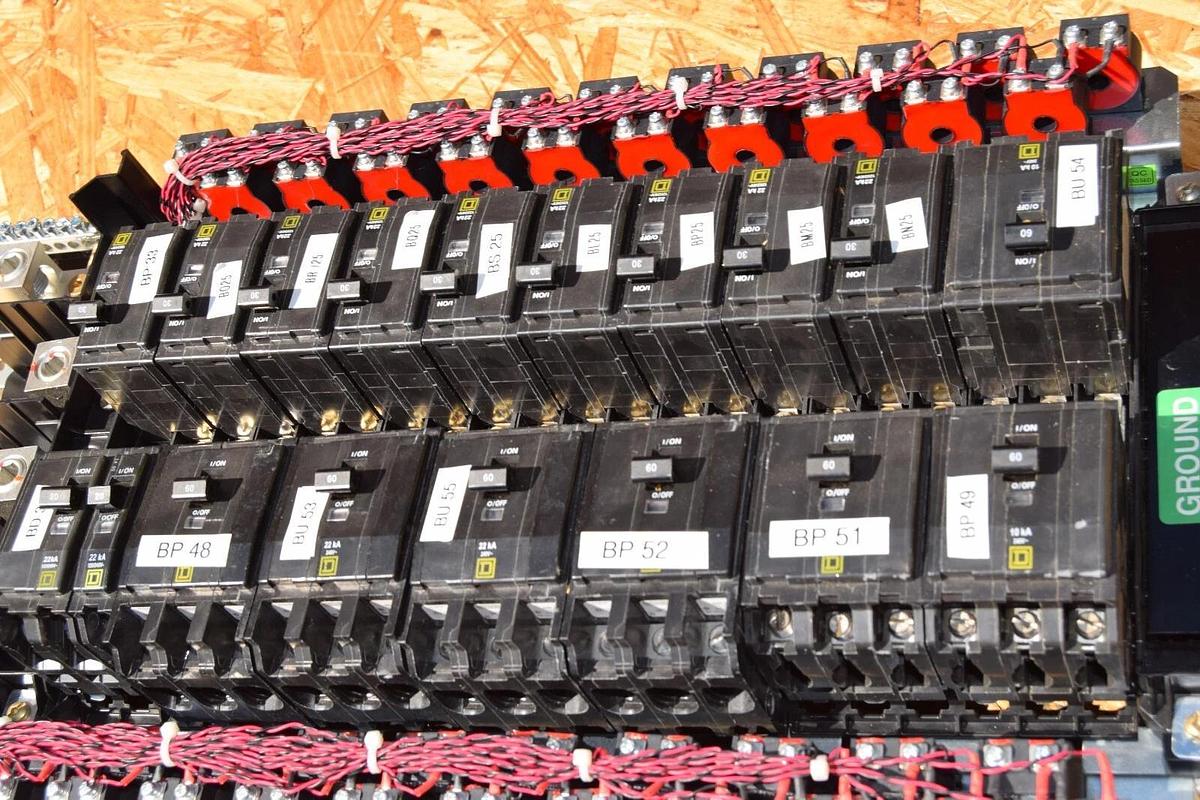 Used Square D 42 pole 225A Max NQM Panelboard Interior NQM442L2CGSNL 240v 225 Amp 3ph