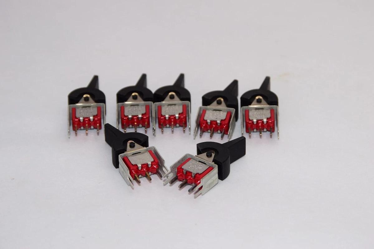 (NEW - Lot 7) C&K 7108 120/250Vac Miniature Rocker Switch