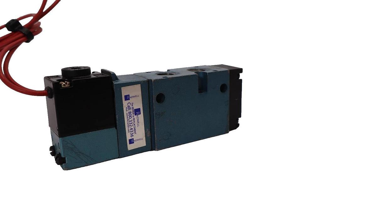Used Mac Valves 811C-PM-111CA-152 4-Way Solenoid Valve with PME-111DAAA Valve