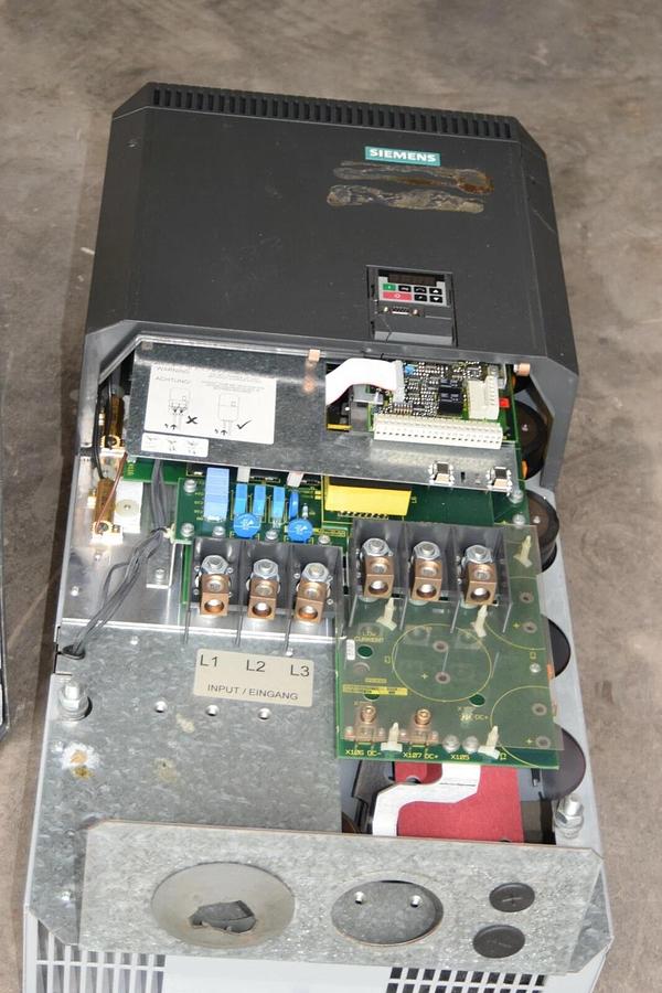 Used SIEMENS 6SE3228-4DK40 380-500V 113A 60hp Midimaster Vector Drive 6SE32284DK40