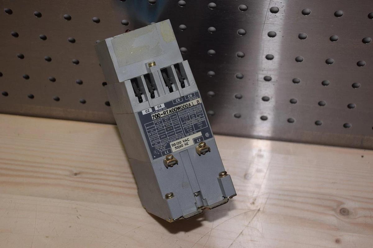 ALLEN BRADLEY 700 Type RT Solid State Timer 700-RTA00W000A1 Ser.B 110-120v Coil