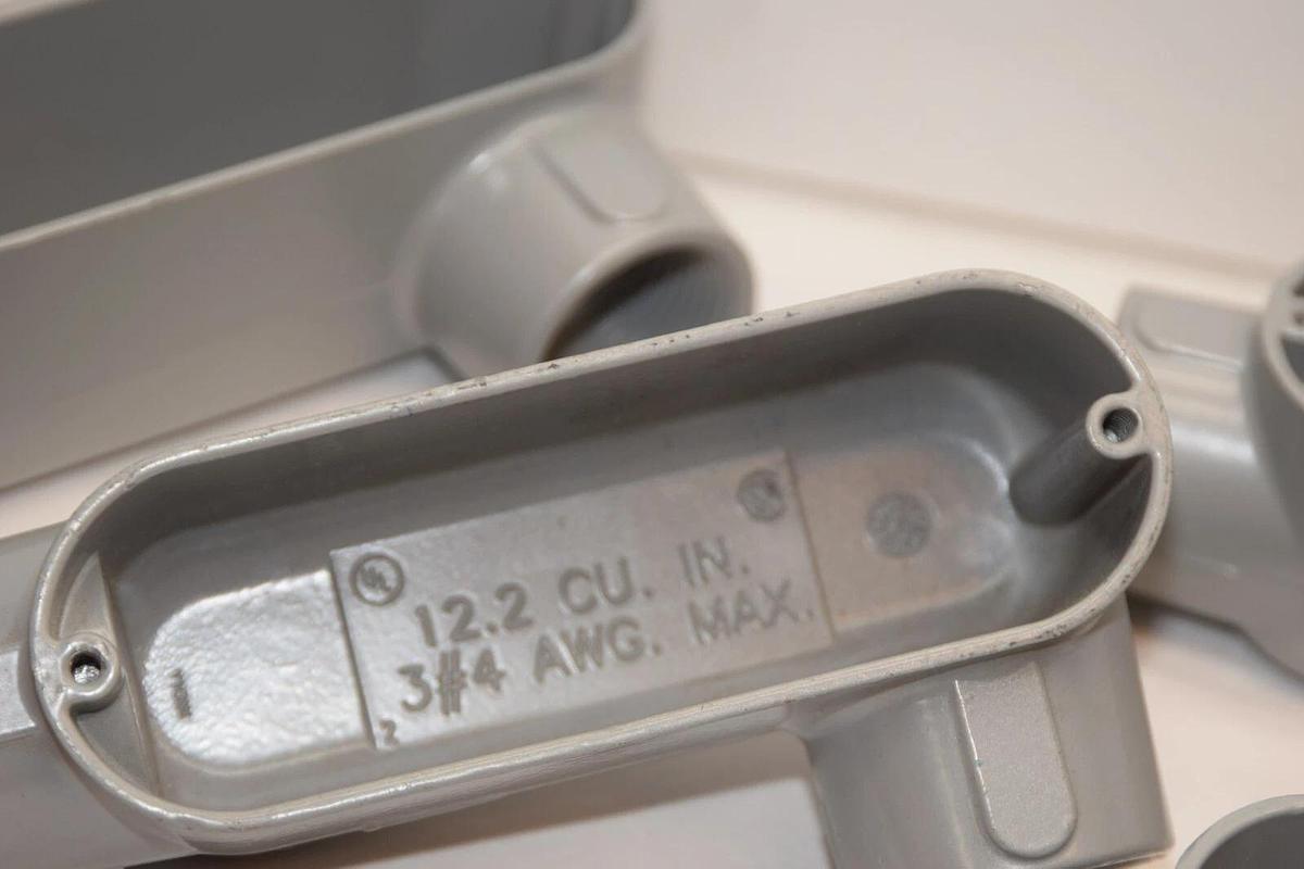 (NEW - Lot of 4) APPLETON 1" Form 85 Unilet Aluminum