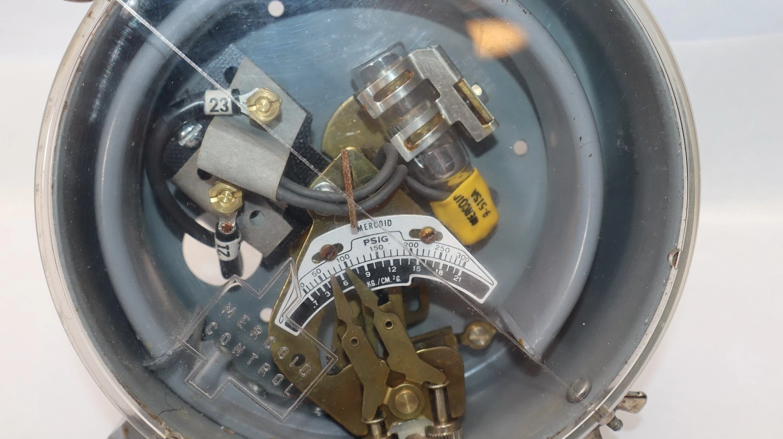 Used Mercoid Control DA 31-2 RG9 10-300psig 120-240V 1/4" Pressure Switch