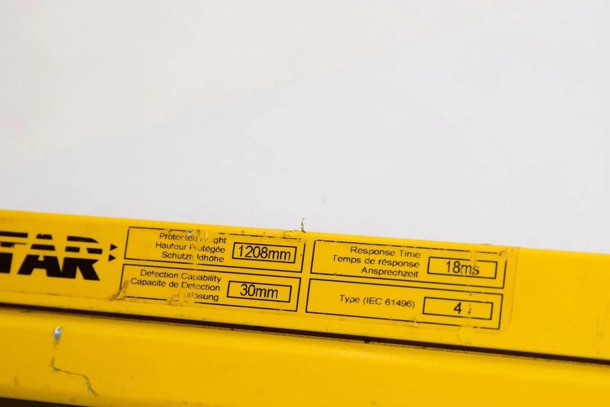 Used GUARDSTAR BS1230R B-Series Receiver Light Curtain *Small Crack*