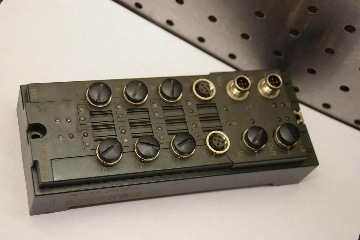 Used GE FANUC  IC677DBI008-AA 24VDC, 8Pts, DI8