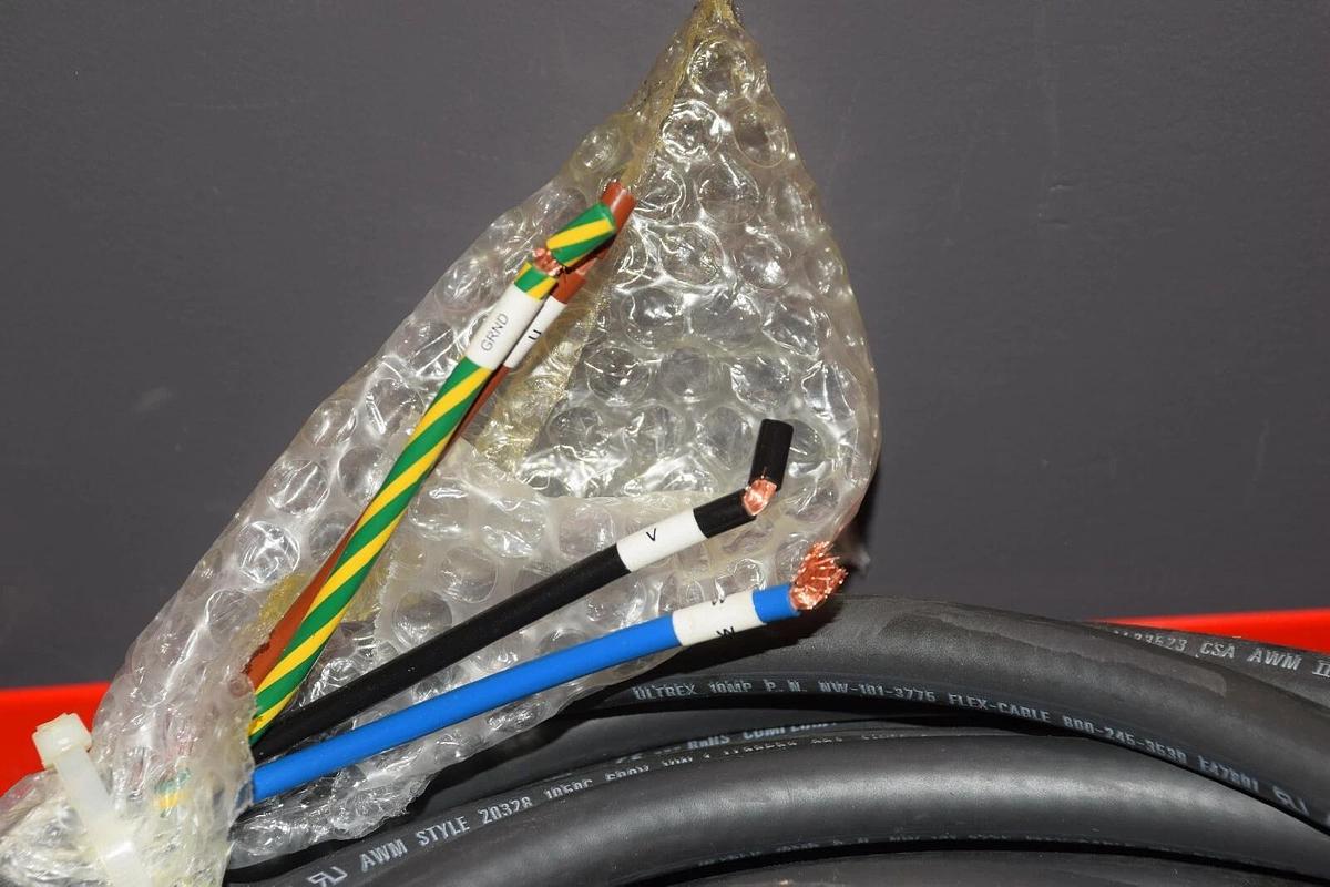 NEW FLEX-CABLE FC-CDFPBMP-10S-E110 SERVO MOTOR CABLE